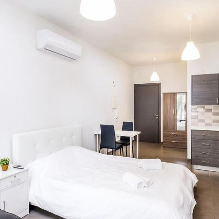 Spacious Studio Downtown ลาร์นาคา ภายนอก รูปภาพ