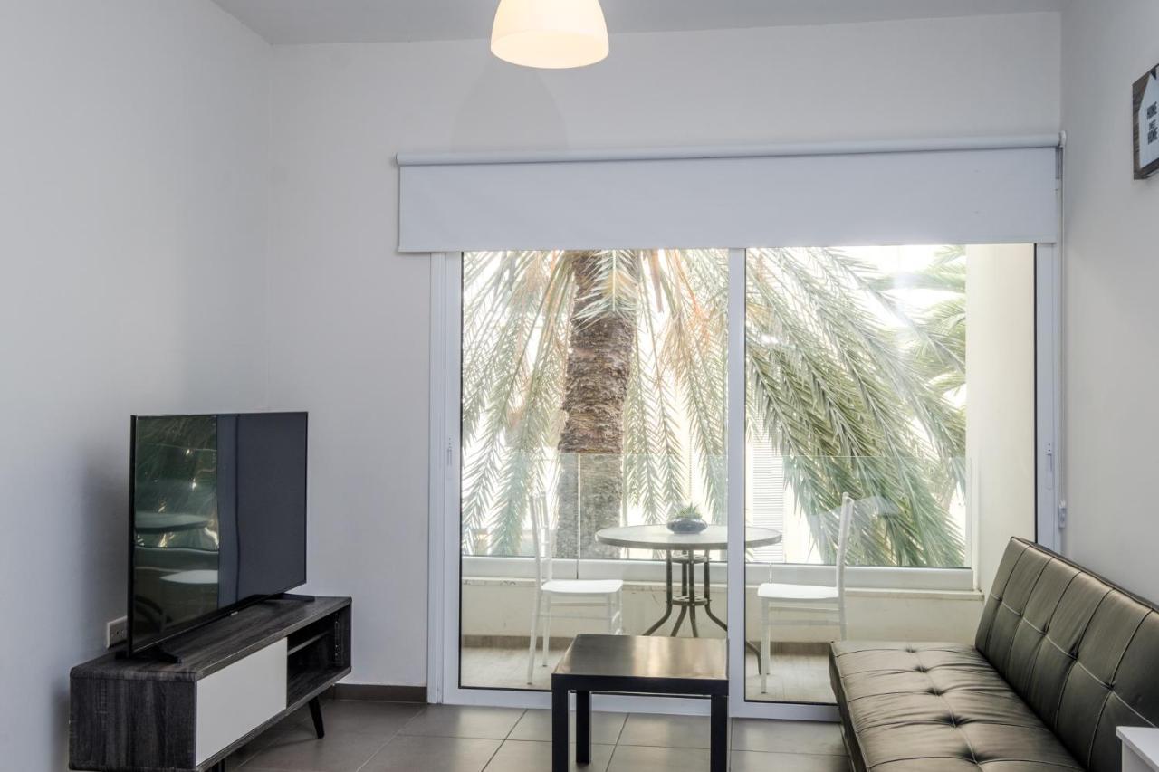 Spacious Studio Downtown ลาร์นาคา ภายนอก รูปภาพ