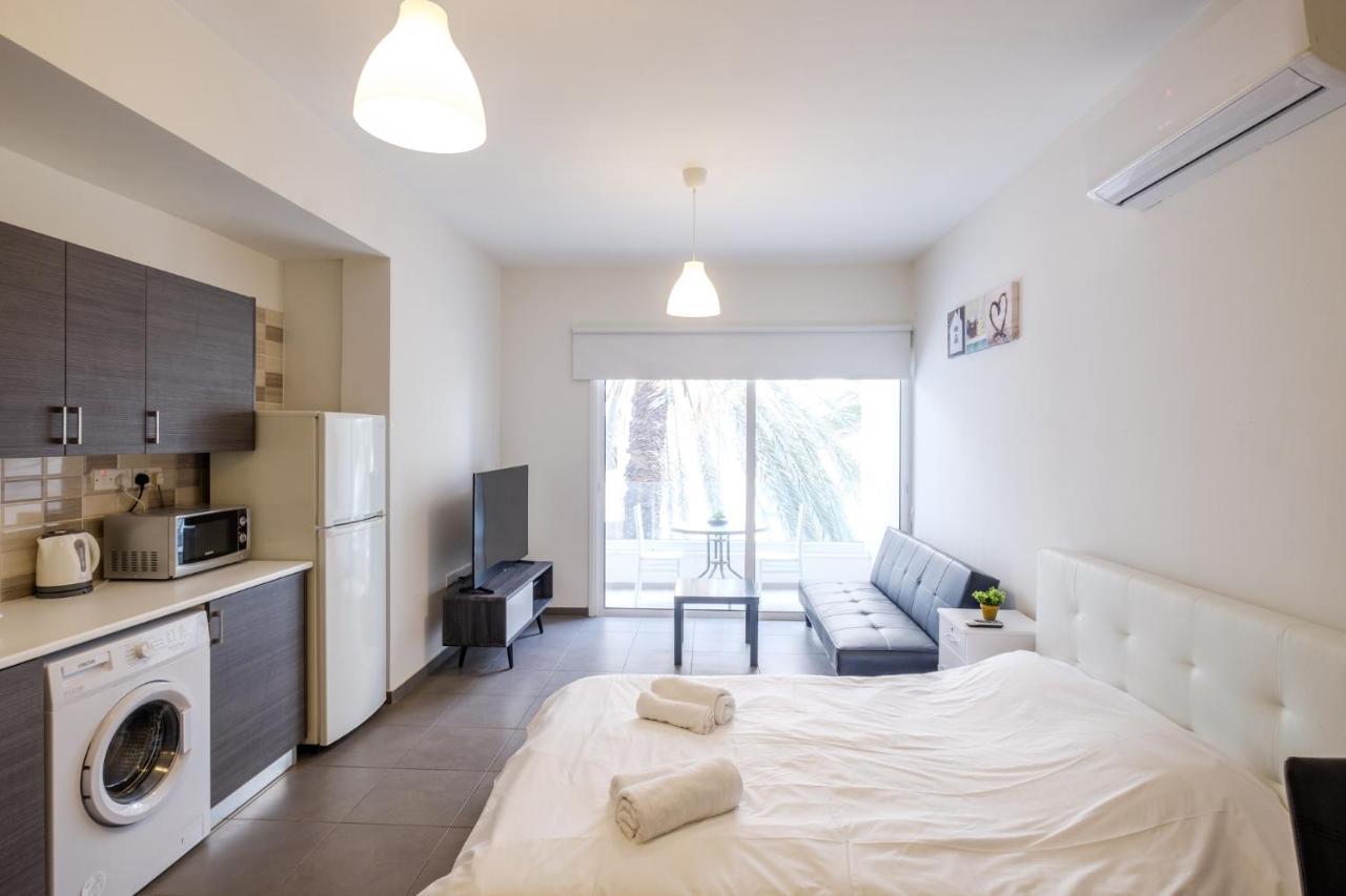 Spacious Studio Downtown ลาร์นาคา ภายนอก รูปภาพ