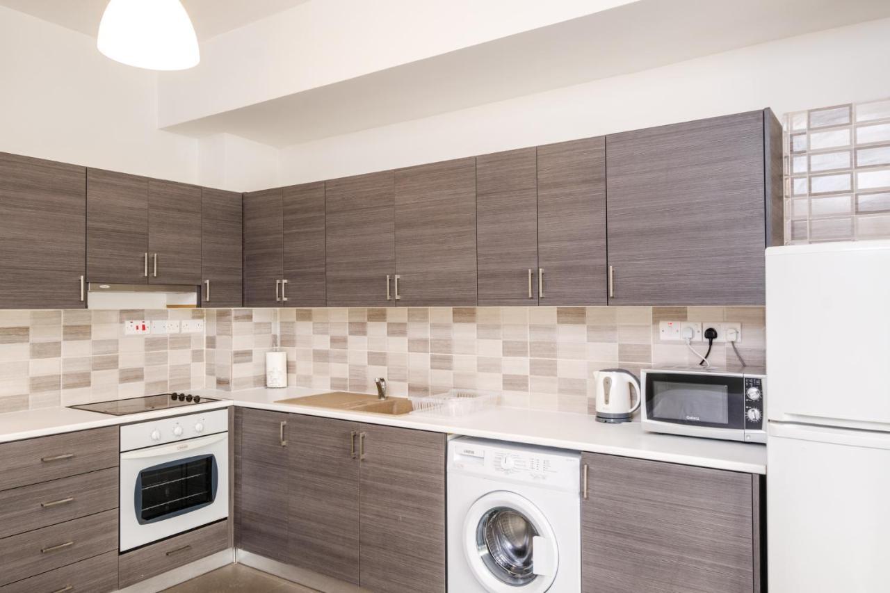 Spacious Studio Downtown ลาร์นาคา ภายนอก รูปภาพ
