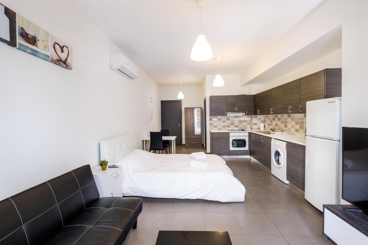 Spacious Studio Downtown ลาร์นาคา ภายนอก รูปภาพ