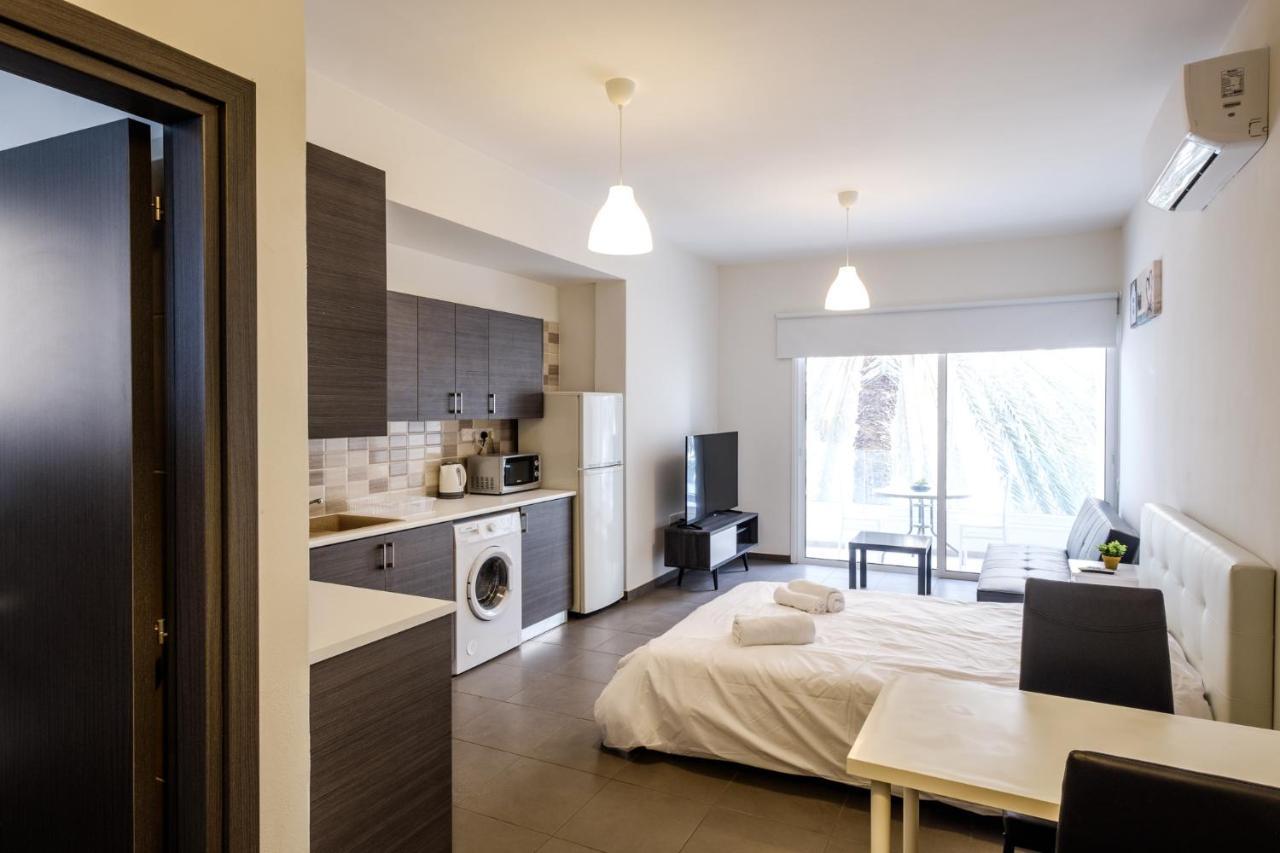 Spacious Studio Downtown ลาร์นาคา ภายนอก รูปภาพ